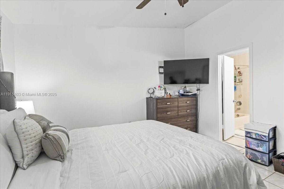 Small Image of 10014 HAMMOCKS BLVD #204-4, Miami Number 17