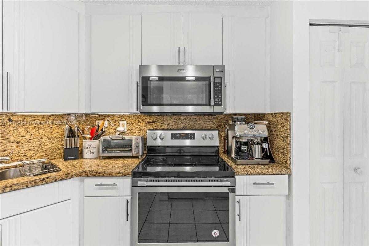 Small Image of 10014 HAMMOCKS BLVD #204-4, Miami Number 5