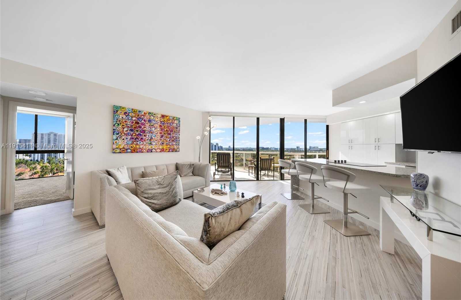 Small Image of 3610 YACHT CLUB DR #1409, Aventura Number 5