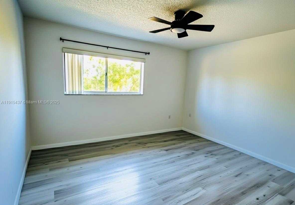 Small Image of 2660 WEST 76TH ST #207, Hialeah Number 18