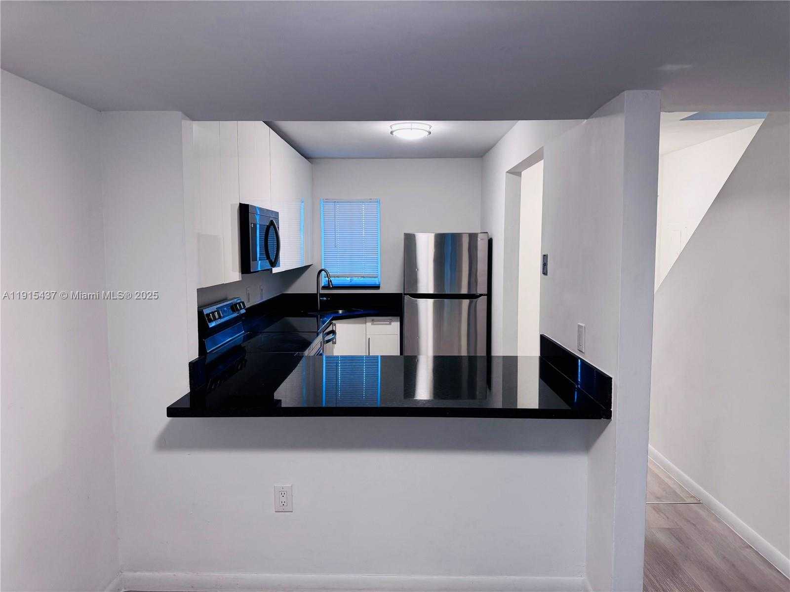 Small Image of 2660 WEST 76TH ST #207, Hialeah Number 3