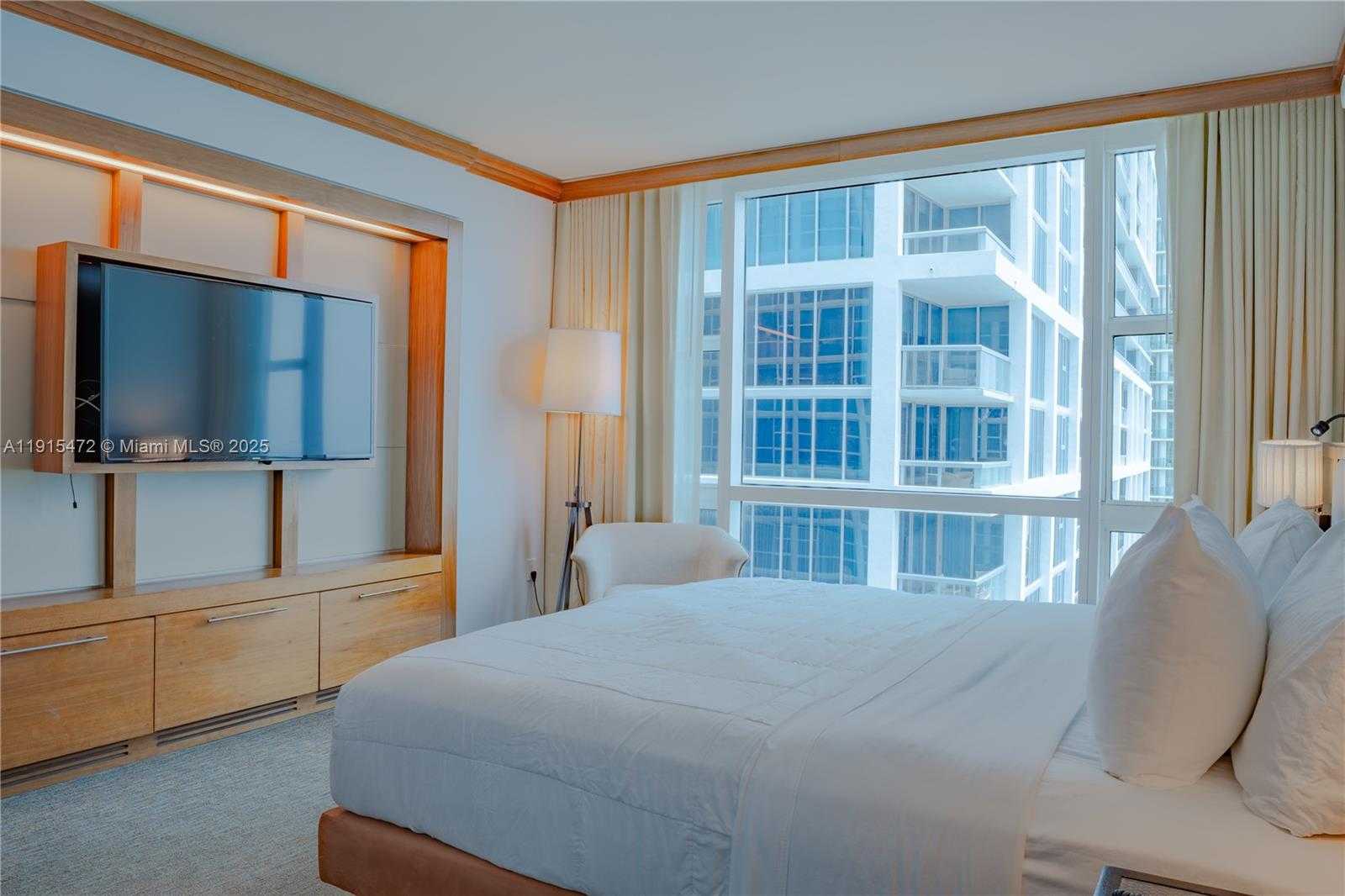 Small Image of 6801 COLLINS AVE #1002, Miami Beach Number 2