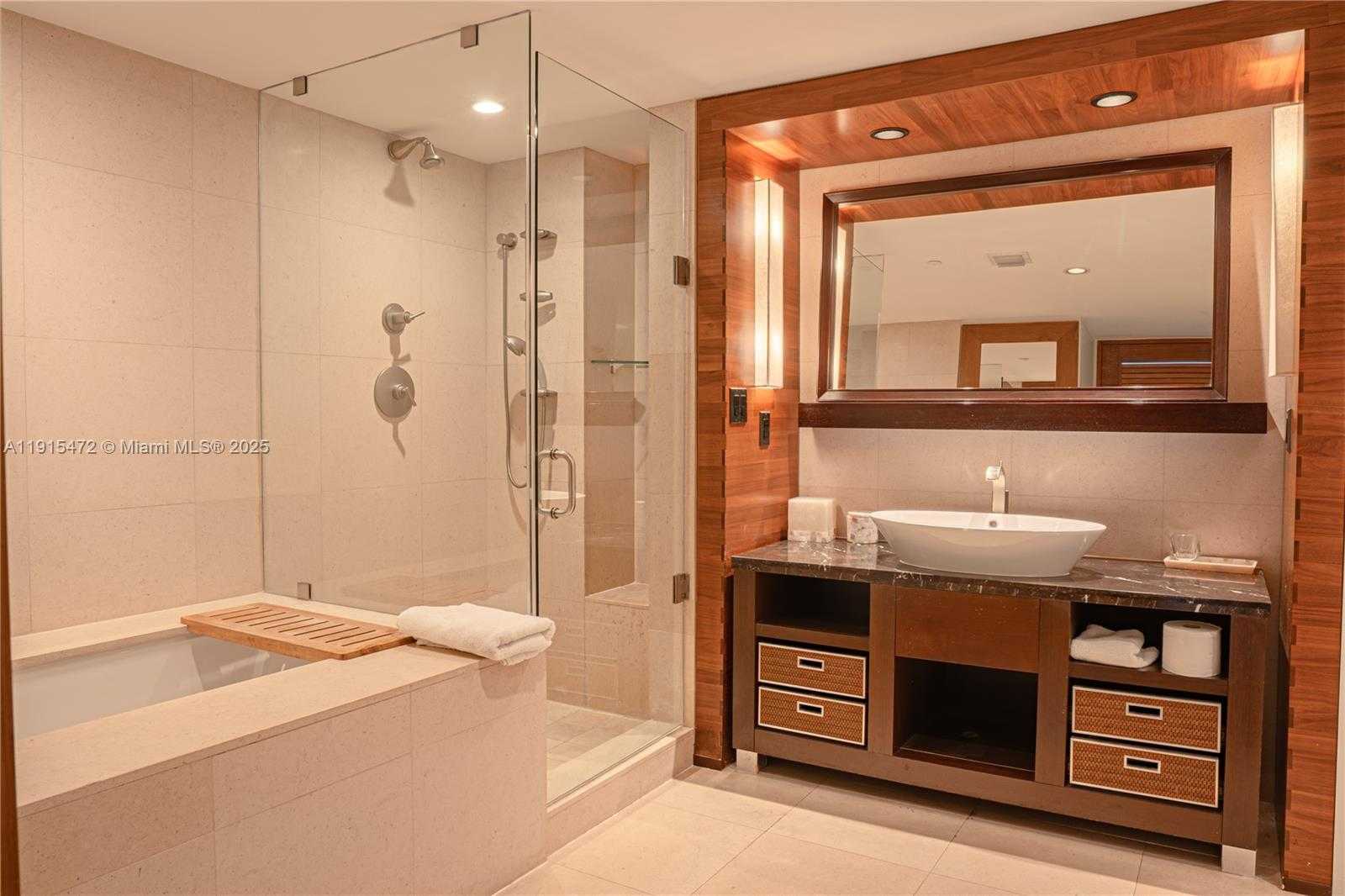 Small Image of 6801 COLLINS AVE #1002, Miami Beach Number 5