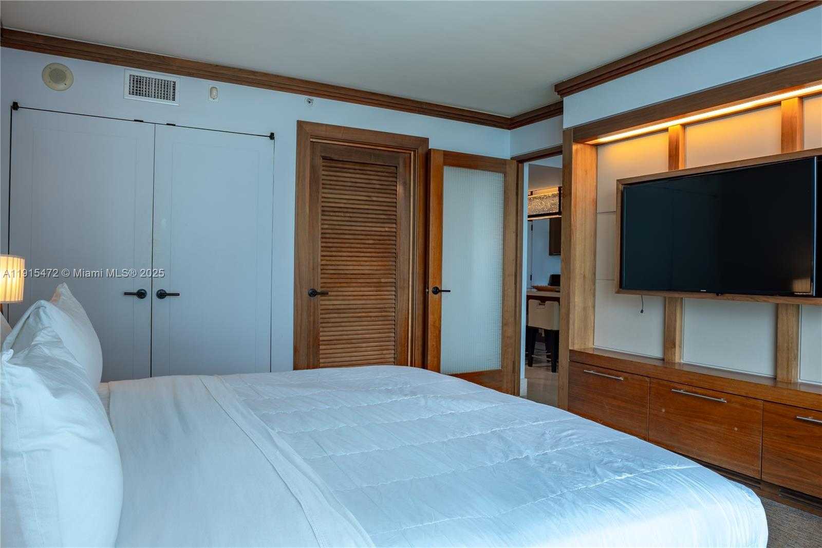 Small Image of 6801 COLLINS AVE #1002, Miami Beach Number 9