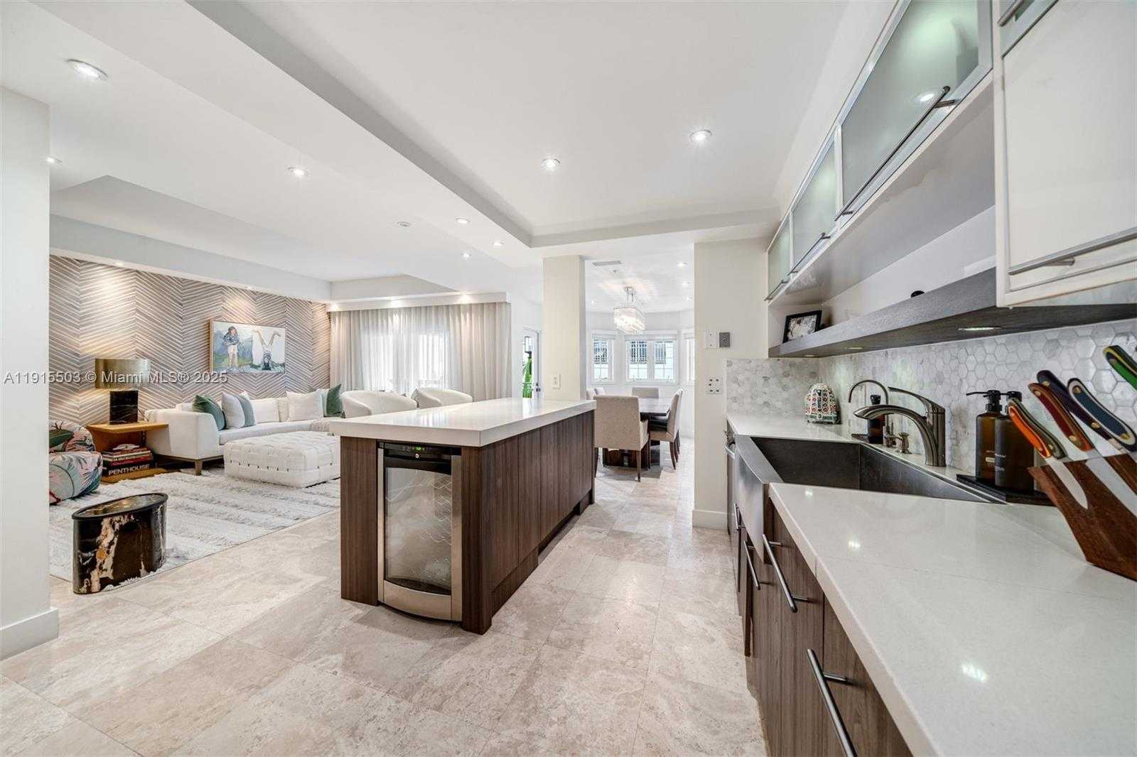 Small Image of 1413 SUNSET HARBOUR DR #208, Miami Beach Number 3