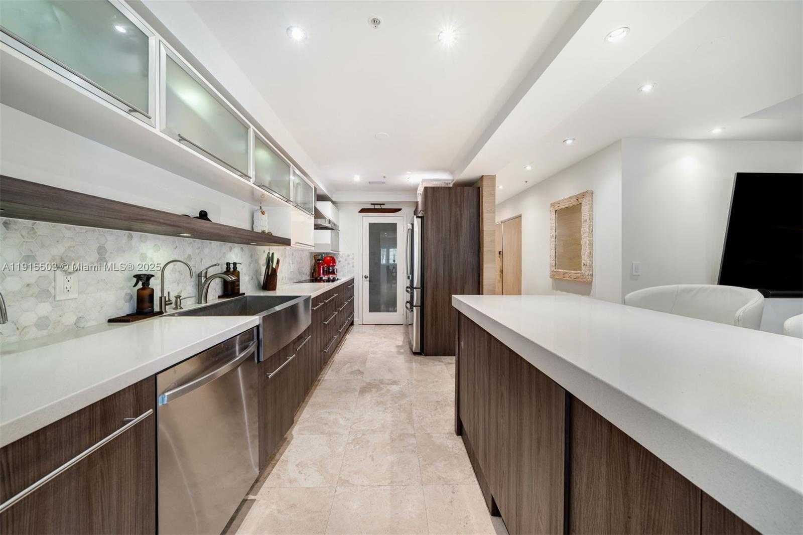 Small Image of 1413 SUNSET HARBOUR DR #208, Miami Beach Number 4