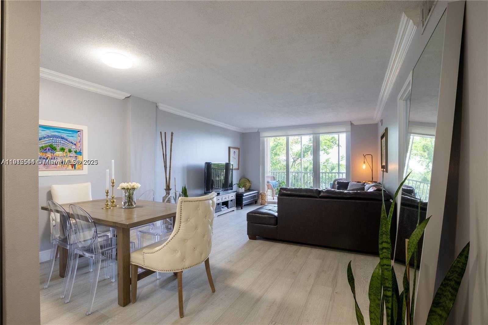 Small Image of 250 JACARANDA DR #506, Plantation Number 1