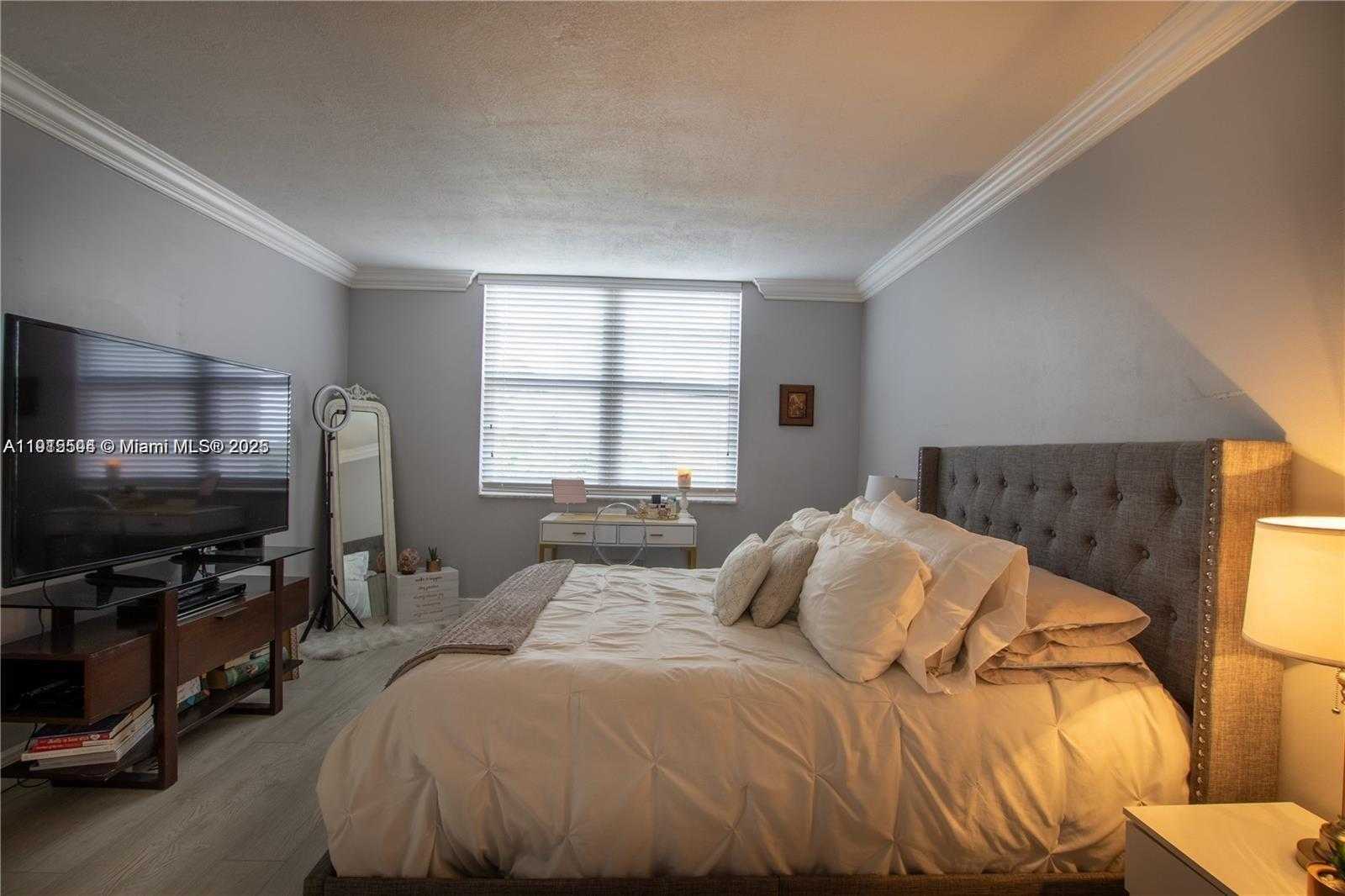 Small Image of 250 JACARANDA DR #506, Plantation Number 10