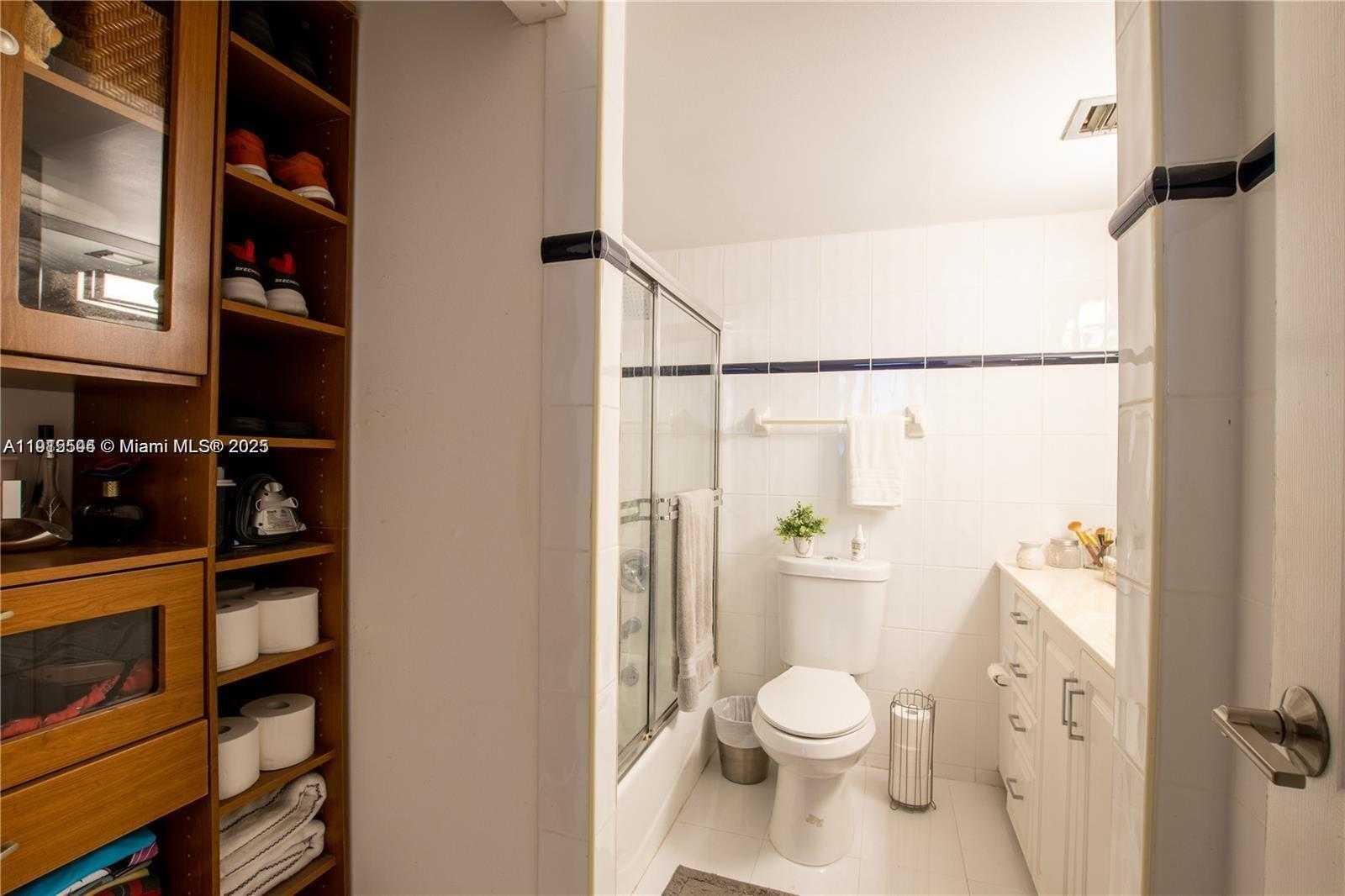 Small Image of 250 JACARANDA DR #506, Plantation Number 12