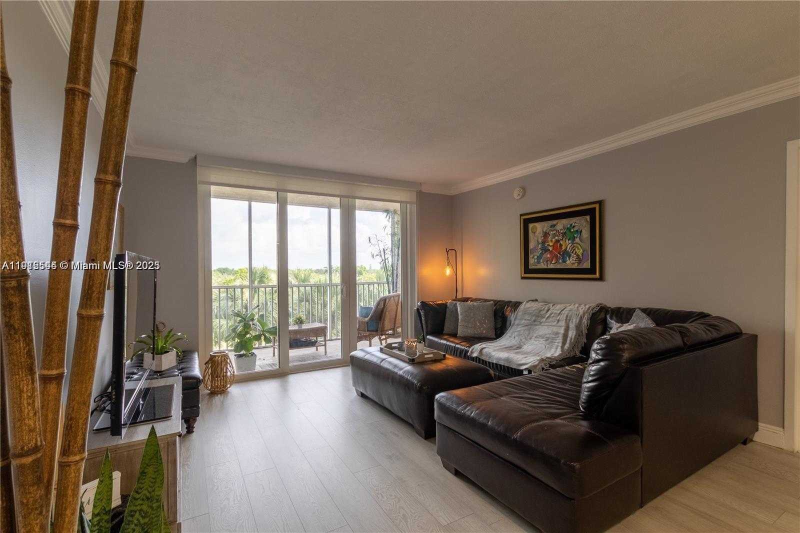 Small Image of 250 JACARANDA DR #506, Plantation Number 3