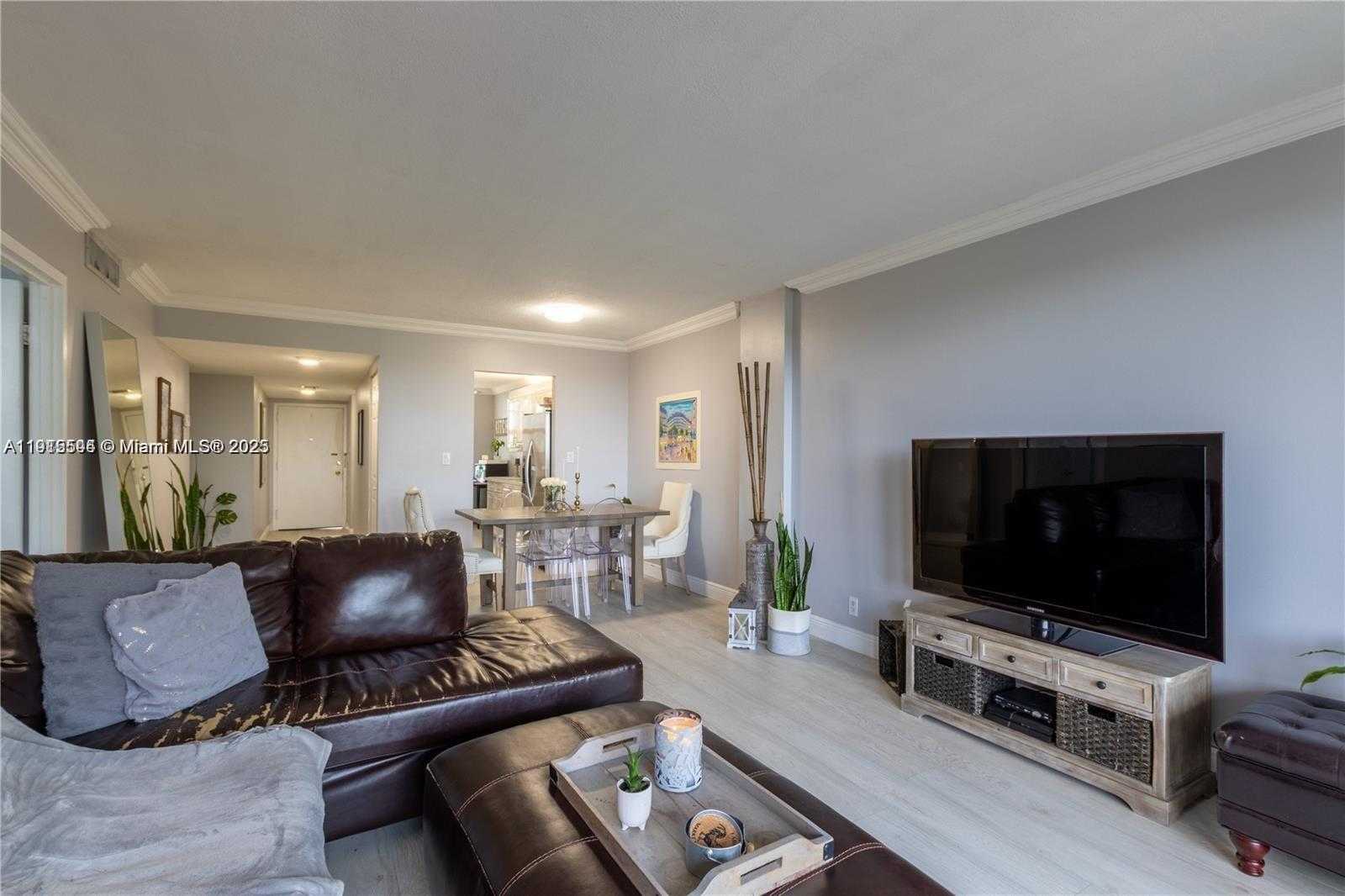 Small Image of 250 JACARANDA DR #506, Plantation Number 4