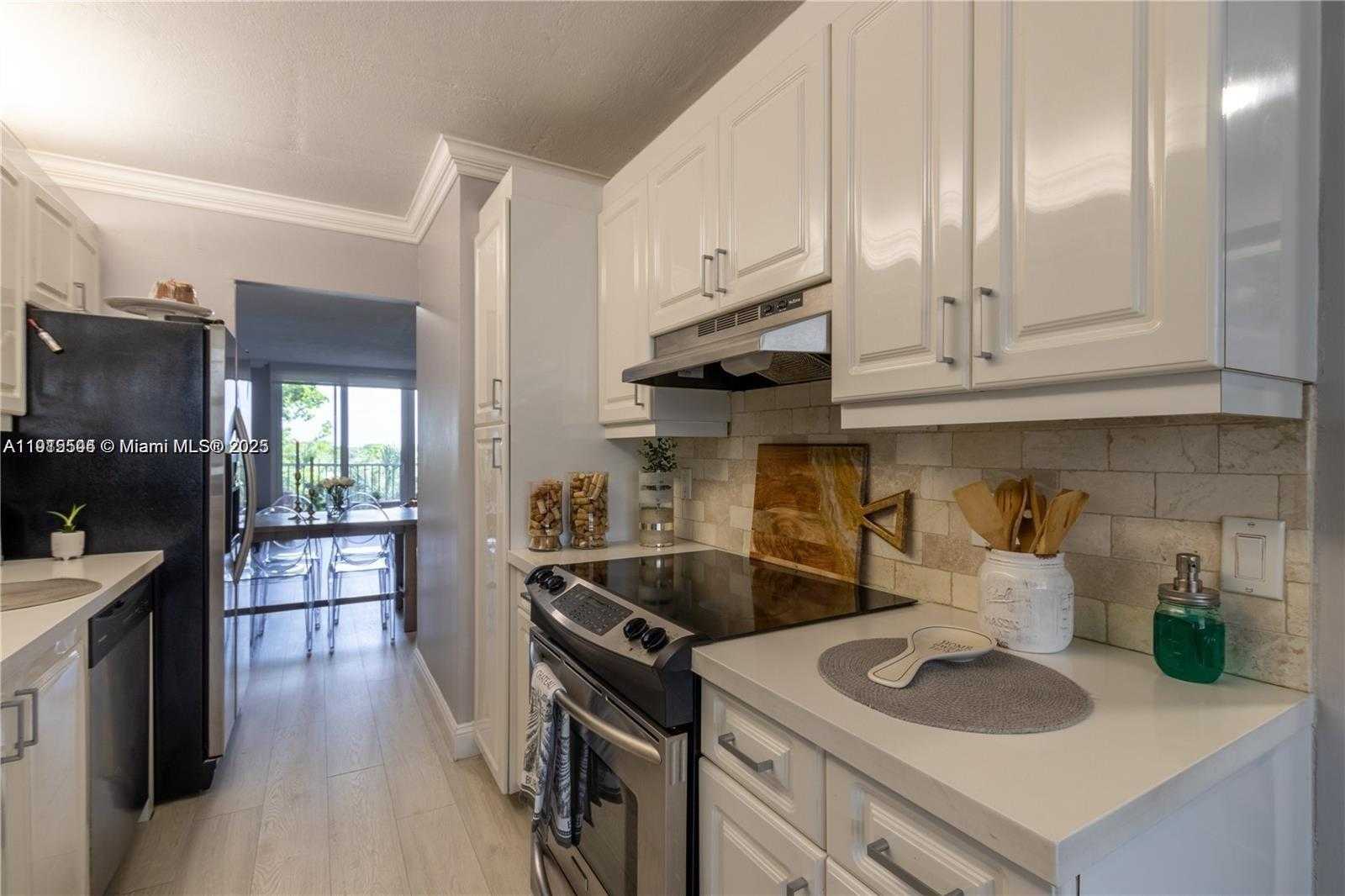 Small Image of 250 JACARANDA DR #506, Plantation Number 5