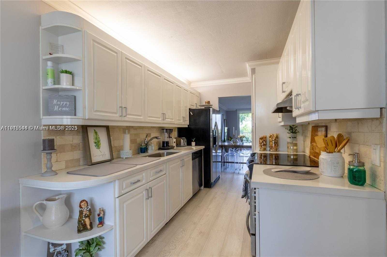 Small Image of 250 JACARANDA DR #506, Plantation Number 7