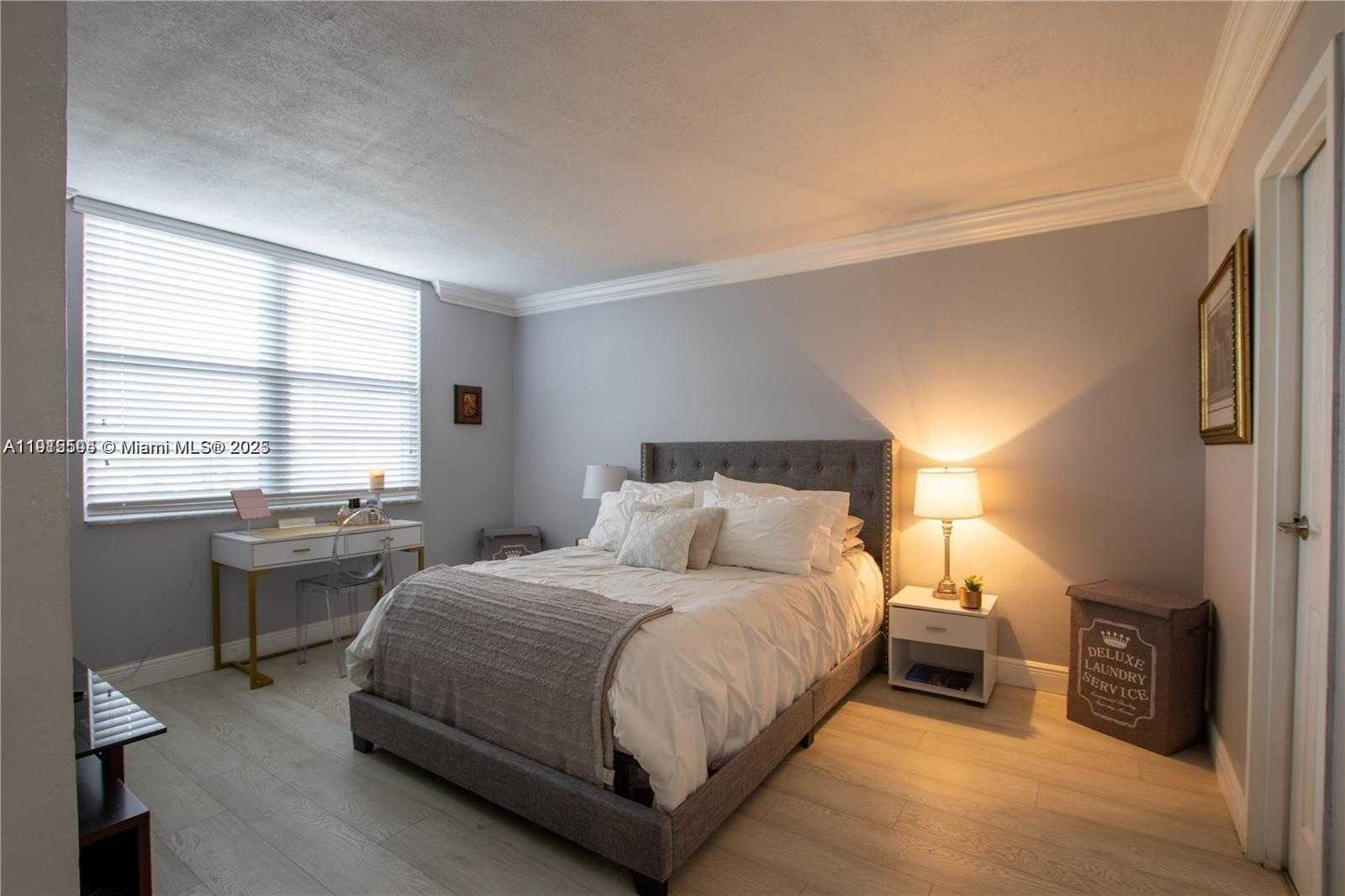 Small Image of 250 JACARANDA DR #506, Plantation Number 9