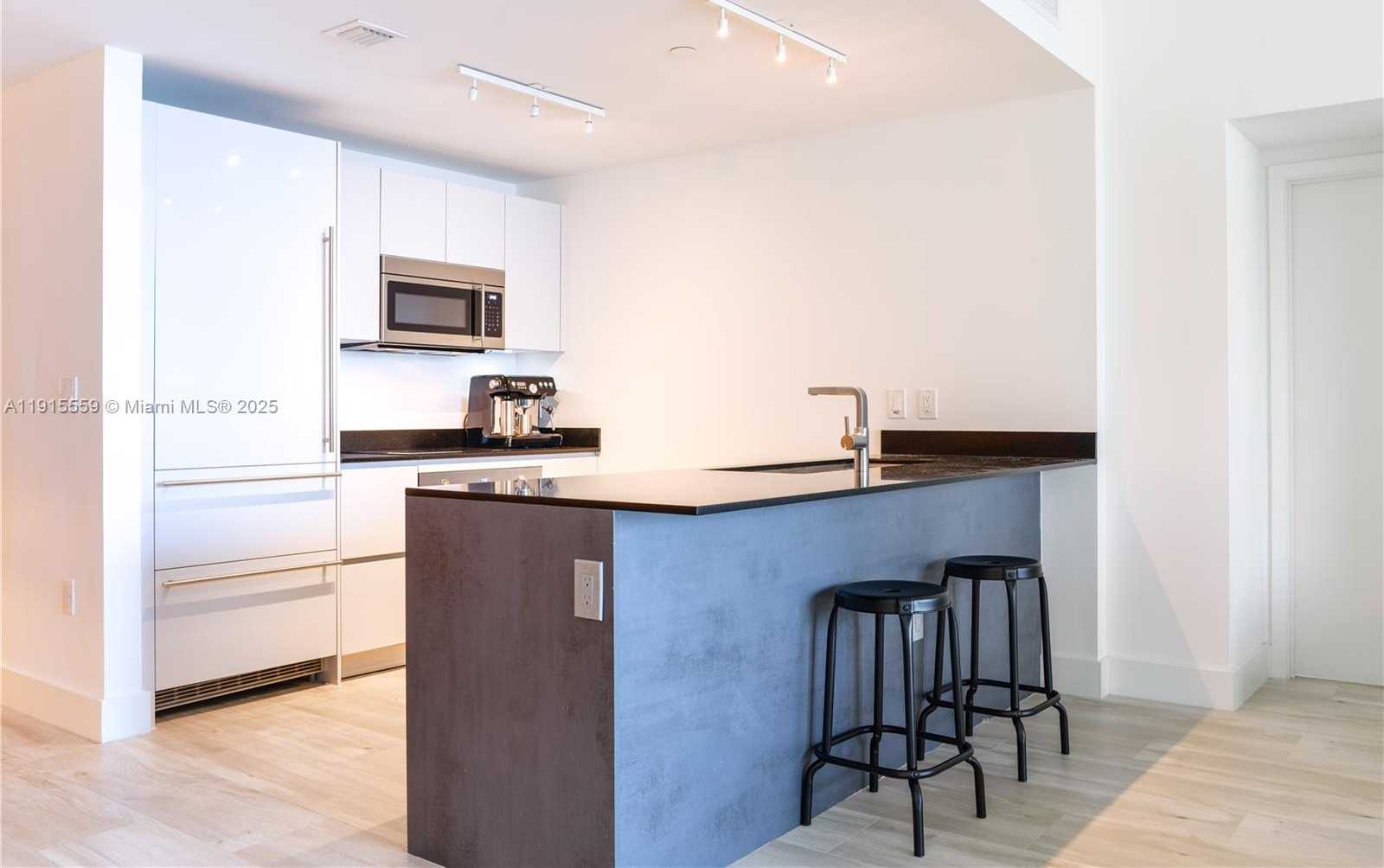 Small Image of 1010 BRICKELL AVE #3002, Miami Number 6