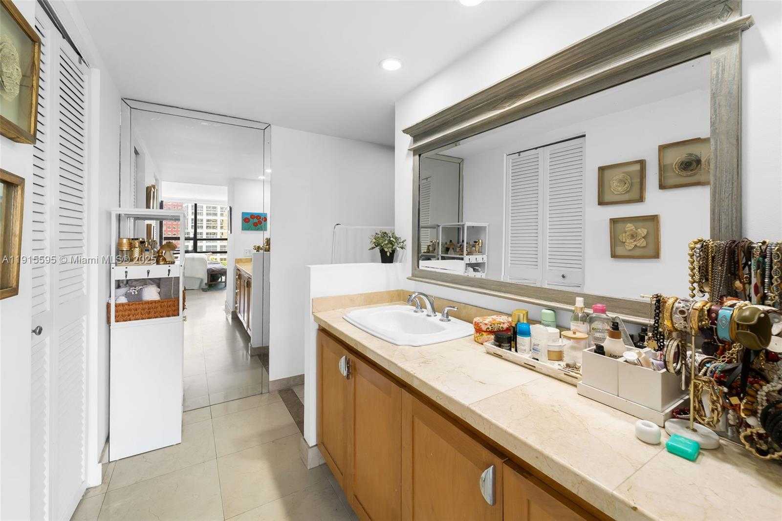 Small Image of 1450 BRICKELL BAY DR #812, Miami Number 11