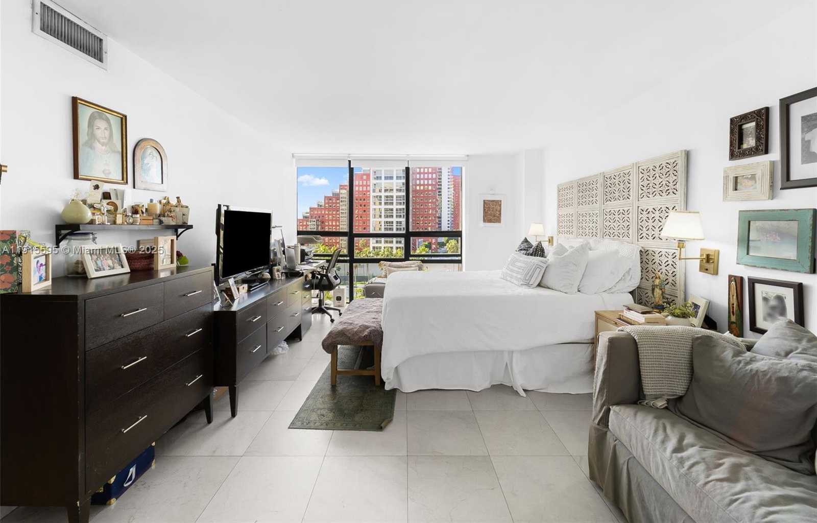 Small Image of 1450 BRICKELL BAY DR #812, Miami Number 6