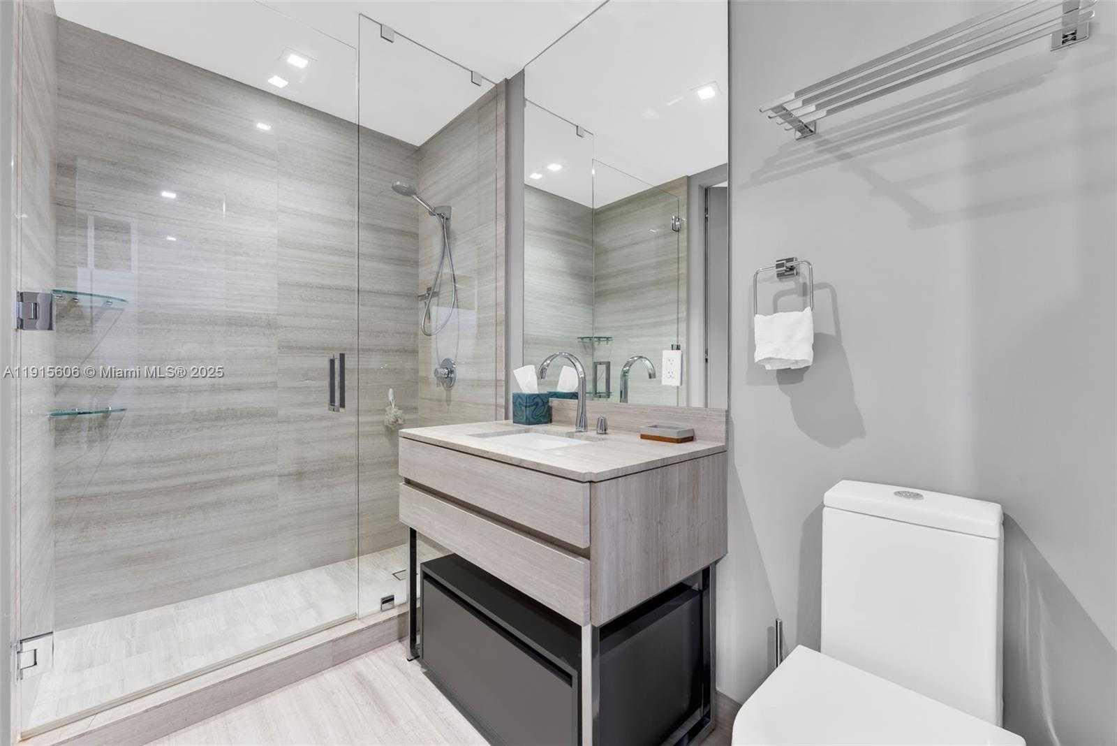 Small Image of 18975 COLLINS AVE #1002, Sunny Isles Beach Number 21