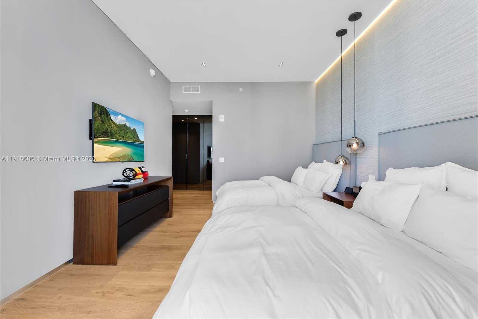 Small Image of 18975 COLLINS AVE #1002, Sunny Isles Beach Number 25