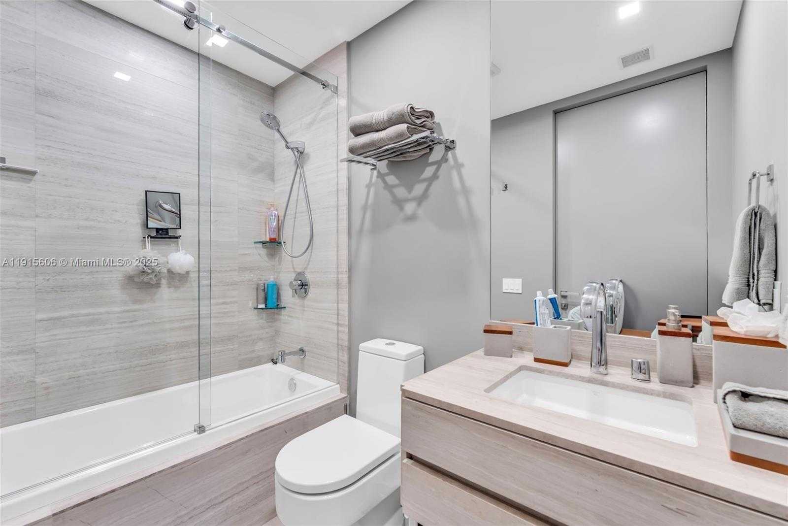 Small Image of 18975 COLLINS AVE #1002, Sunny Isles Beach Number 26