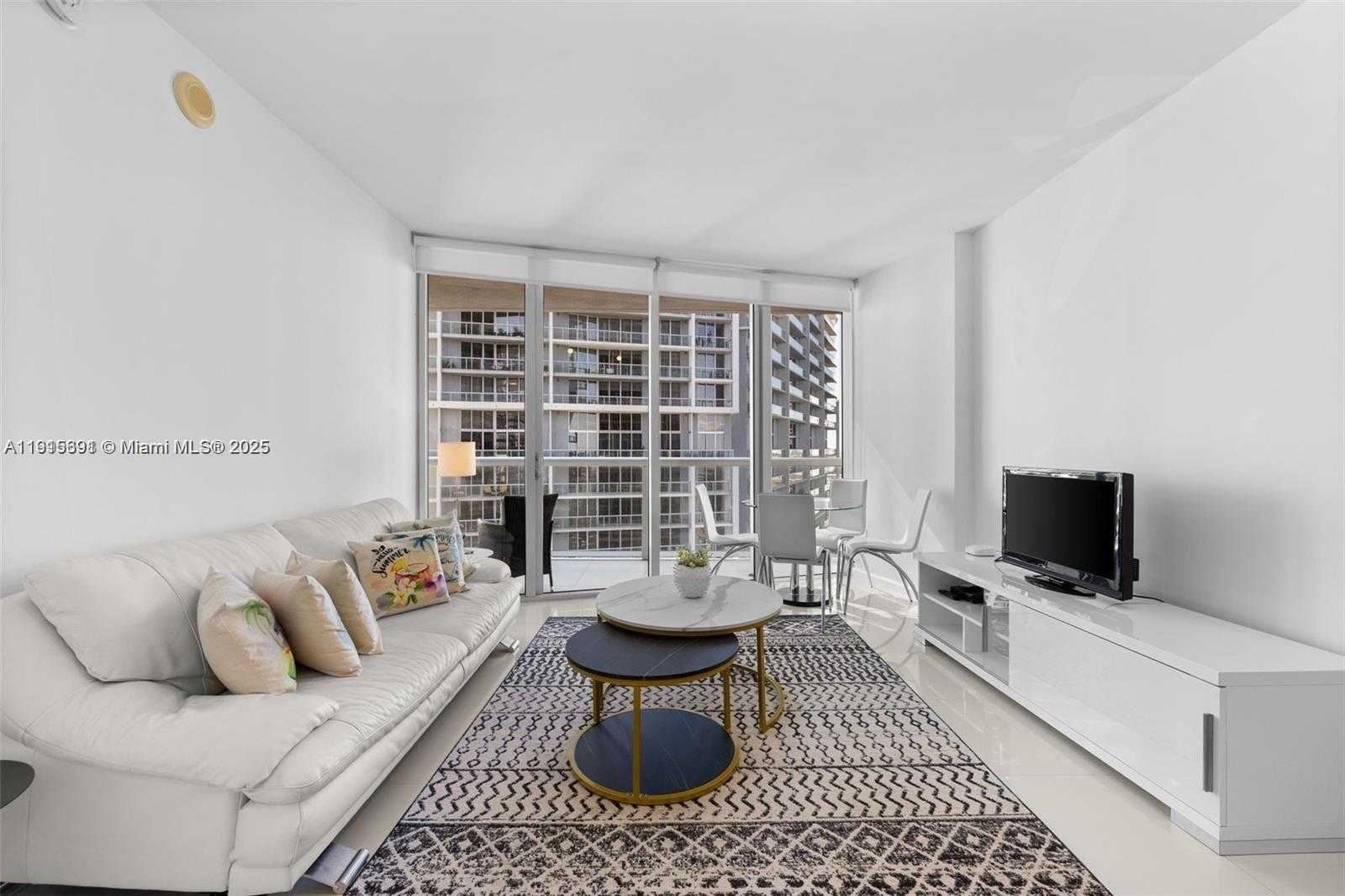 Small Image of 495 BRICKELL AVE #2206, Miami Number 2
