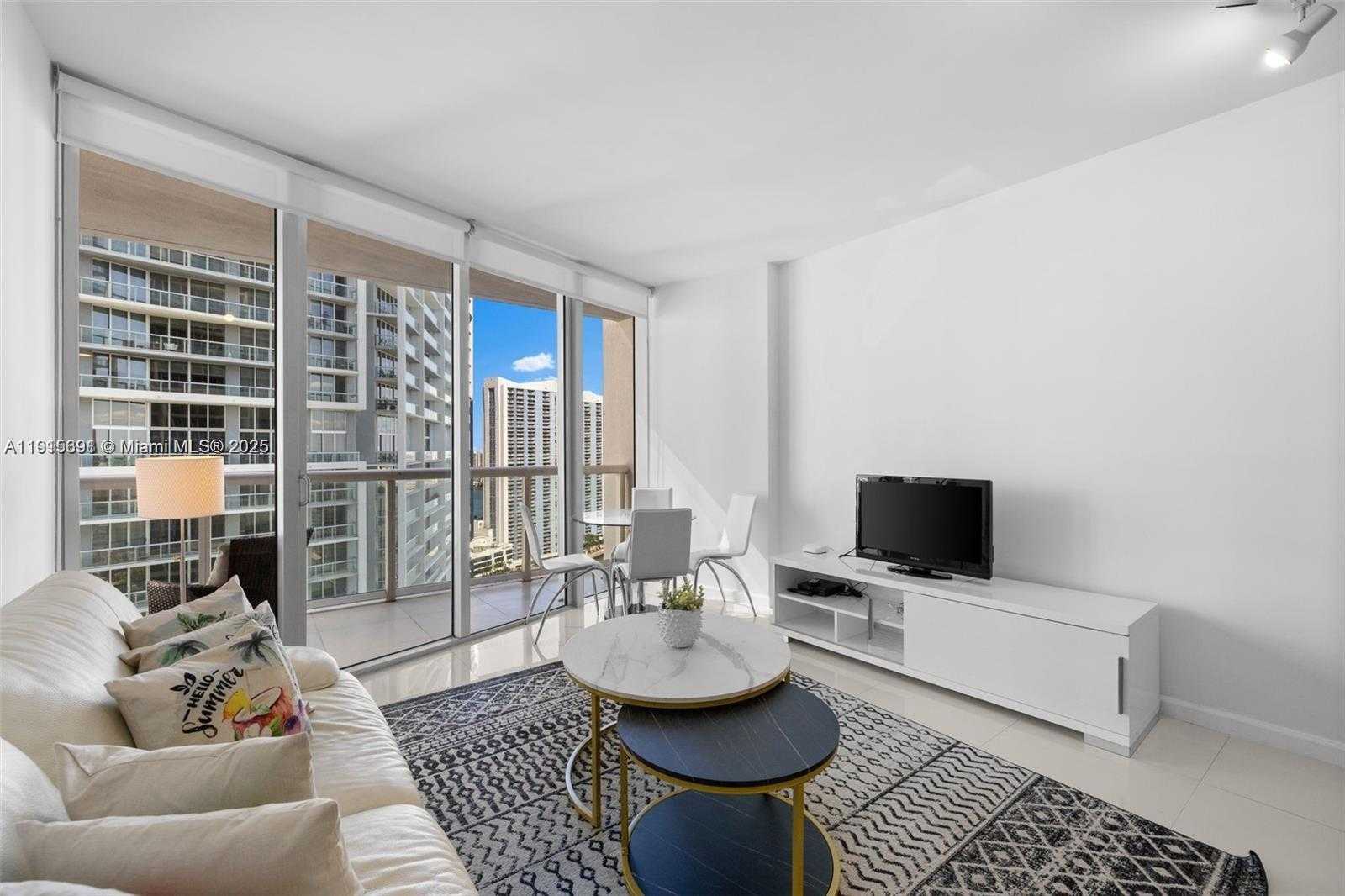 Small Image of 495 BRICKELL AVE #2206, Miami Number 3