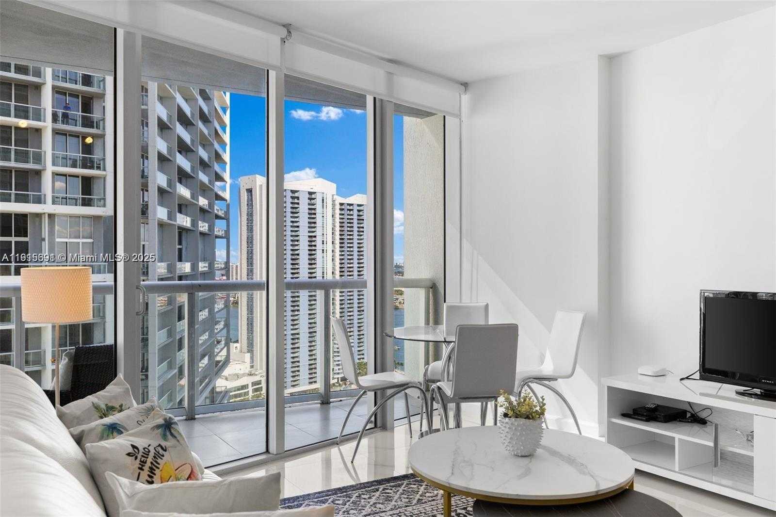 Small Image of 495 BRICKELL AVE #2206, Miami Number 4