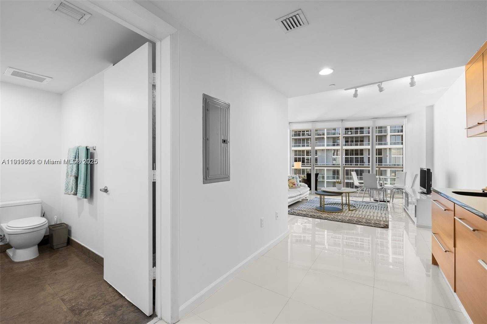 Small Image of 495 BRICKELL AVE #2206, Miami Number 40