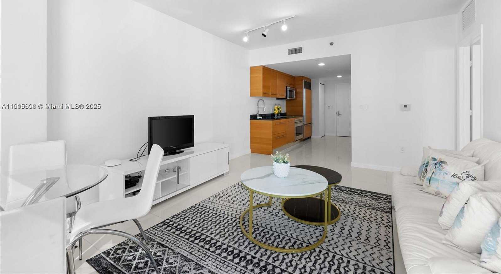 Small Image of 495 BRICKELL AVE #2206, Miami Number 6