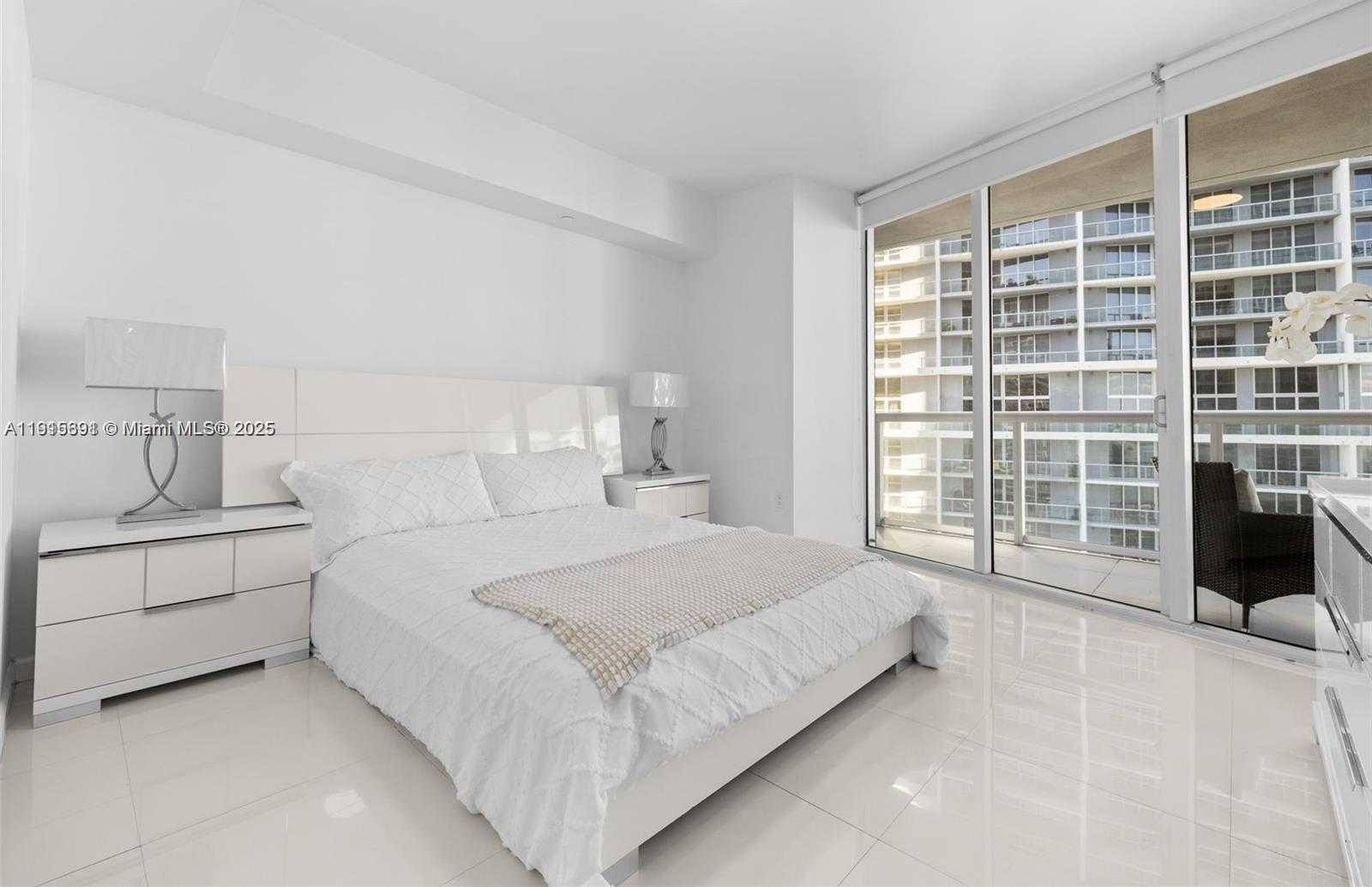 Small Image of 495 BRICKELL AVE #2206, Miami Number 7
