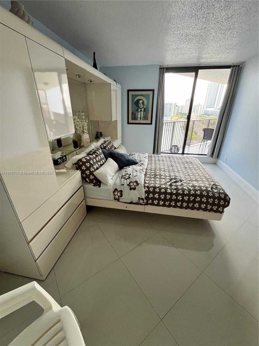 Imagen de Pequeño Objeto