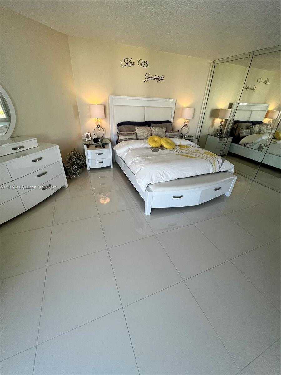 Imagen de Pequeño Objeto