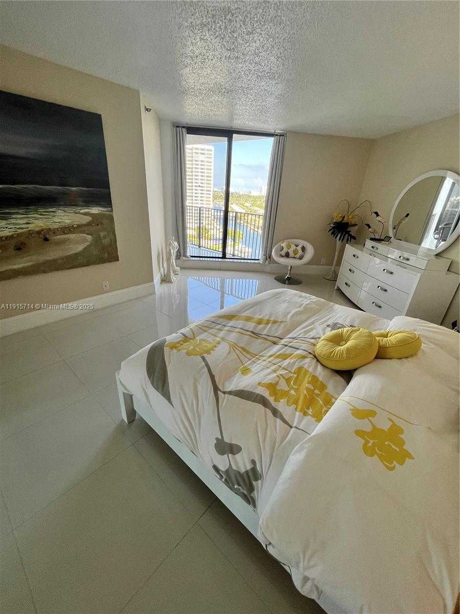 Imagen de Pequeño Objeto