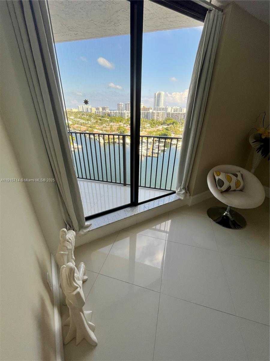 Imagen de Pequeño Objeto