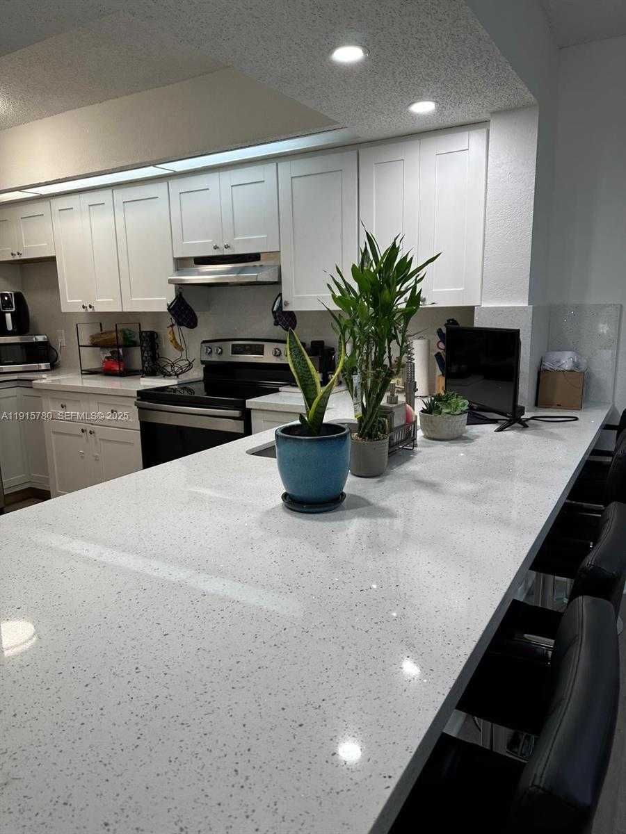 Small Image of 18890 NORTH WEST 57TH AVE #210, Hialeah Number 5