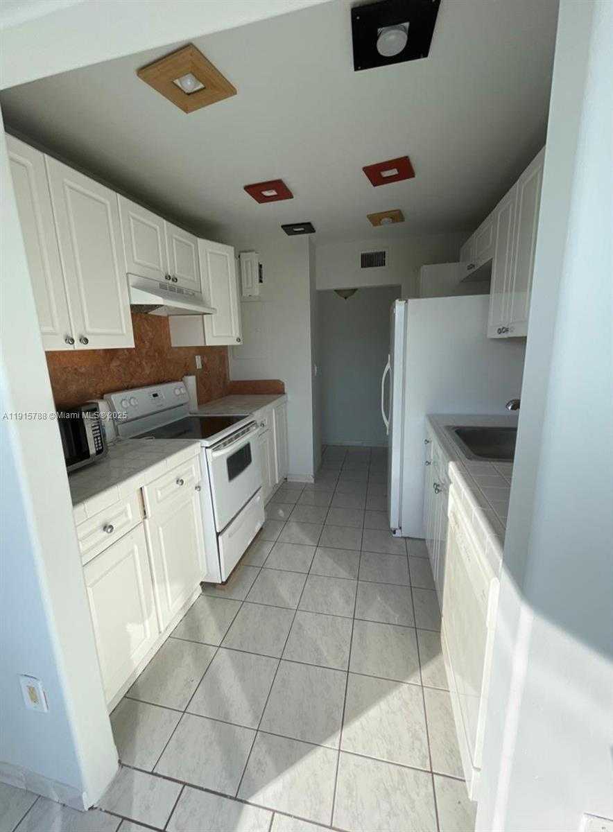 Small Image of 250 180TH DR #510, Sunny Isles Beach Number 10