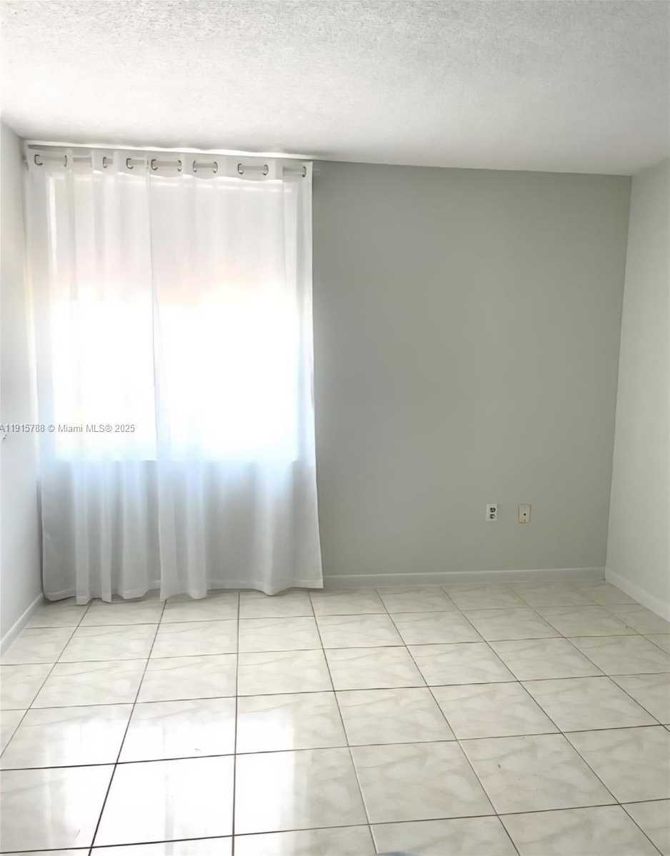 Small Image of 250 180TH DR #510, Sunny Isles Beach Number 11