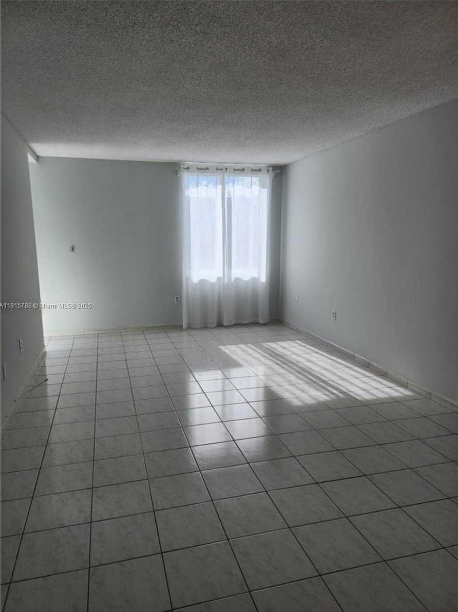 Small Image of 250 180TH DR #510, Sunny Isles Beach Number 4