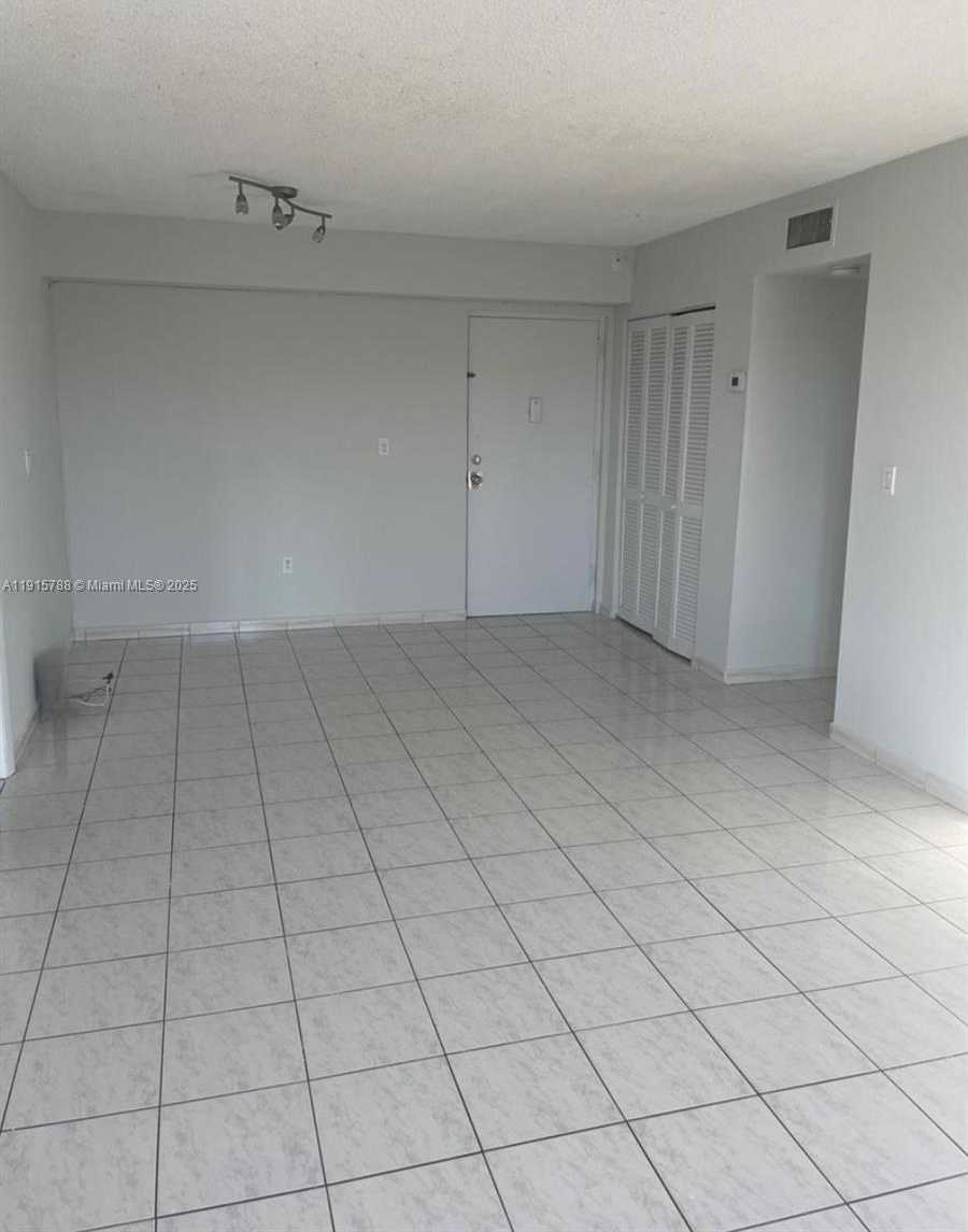 Small Image of 250 180TH DR #510, Sunny Isles Beach Number 6