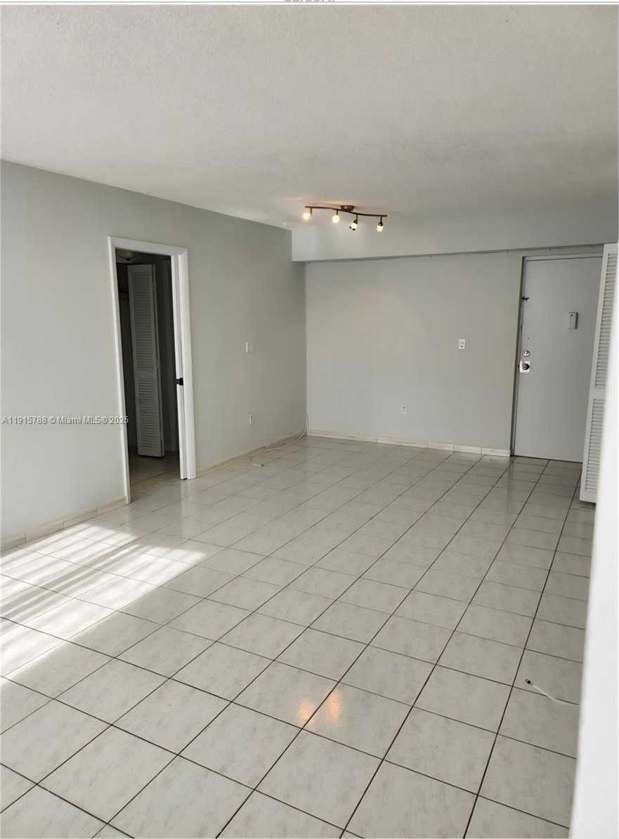 Small Image of 250 180TH DR #510, Sunny Isles Beach Number 7