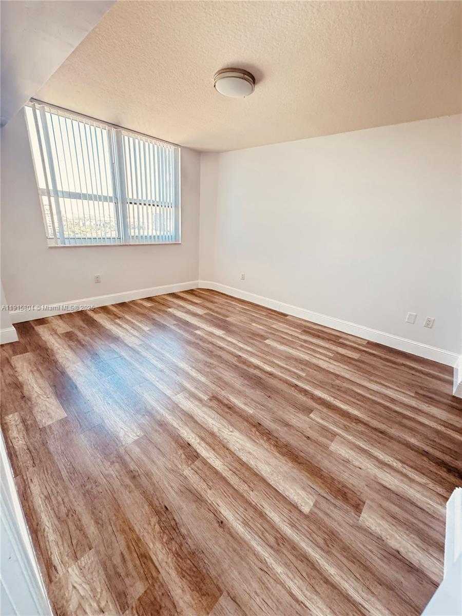 Small Image of 19501 WEST COUNTRY CLUB DR #2310, Aventura Number 18