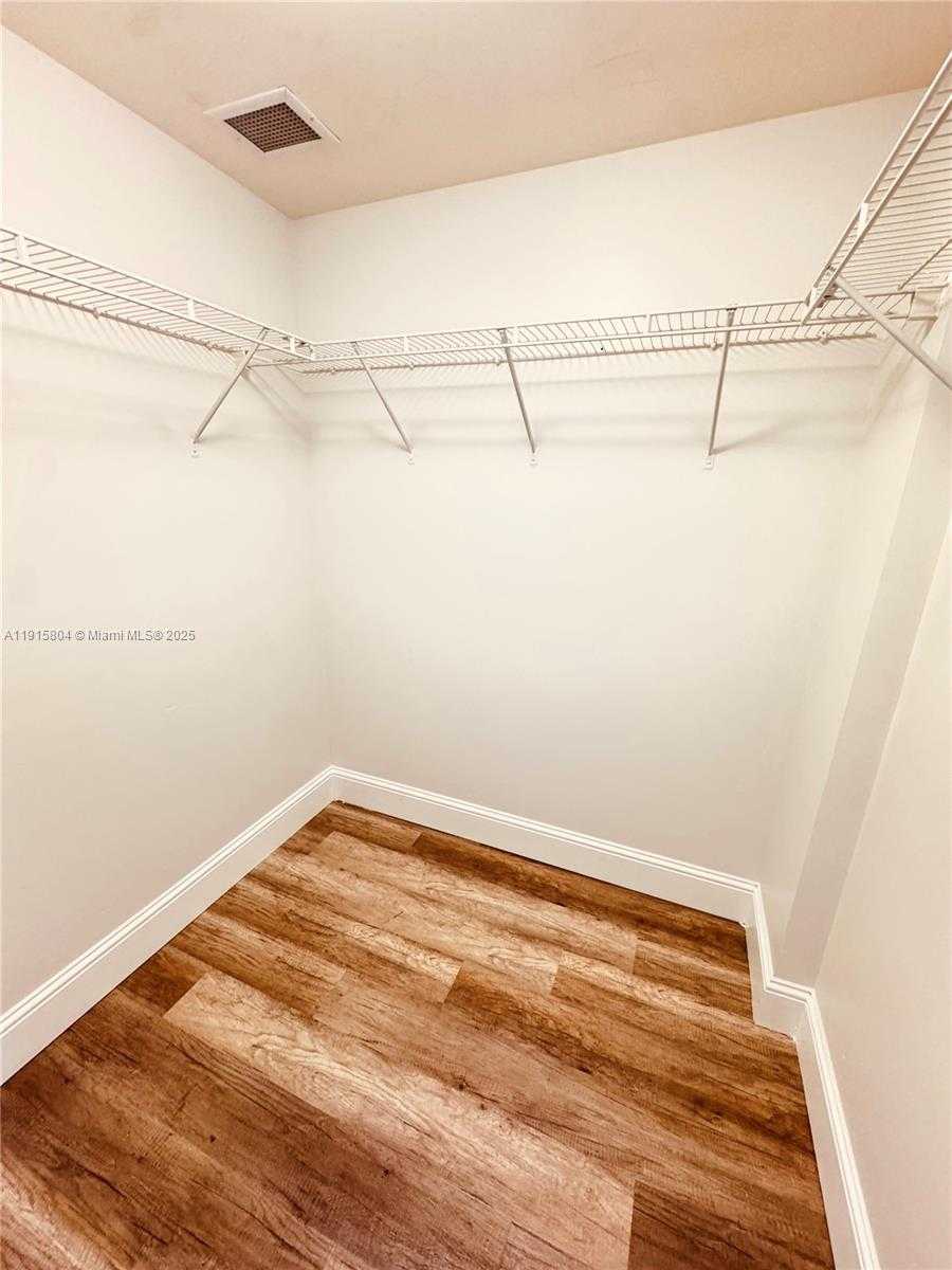 Small Image of 19501 WEST COUNTRY CLUB DR #2310, Aventura Number 20