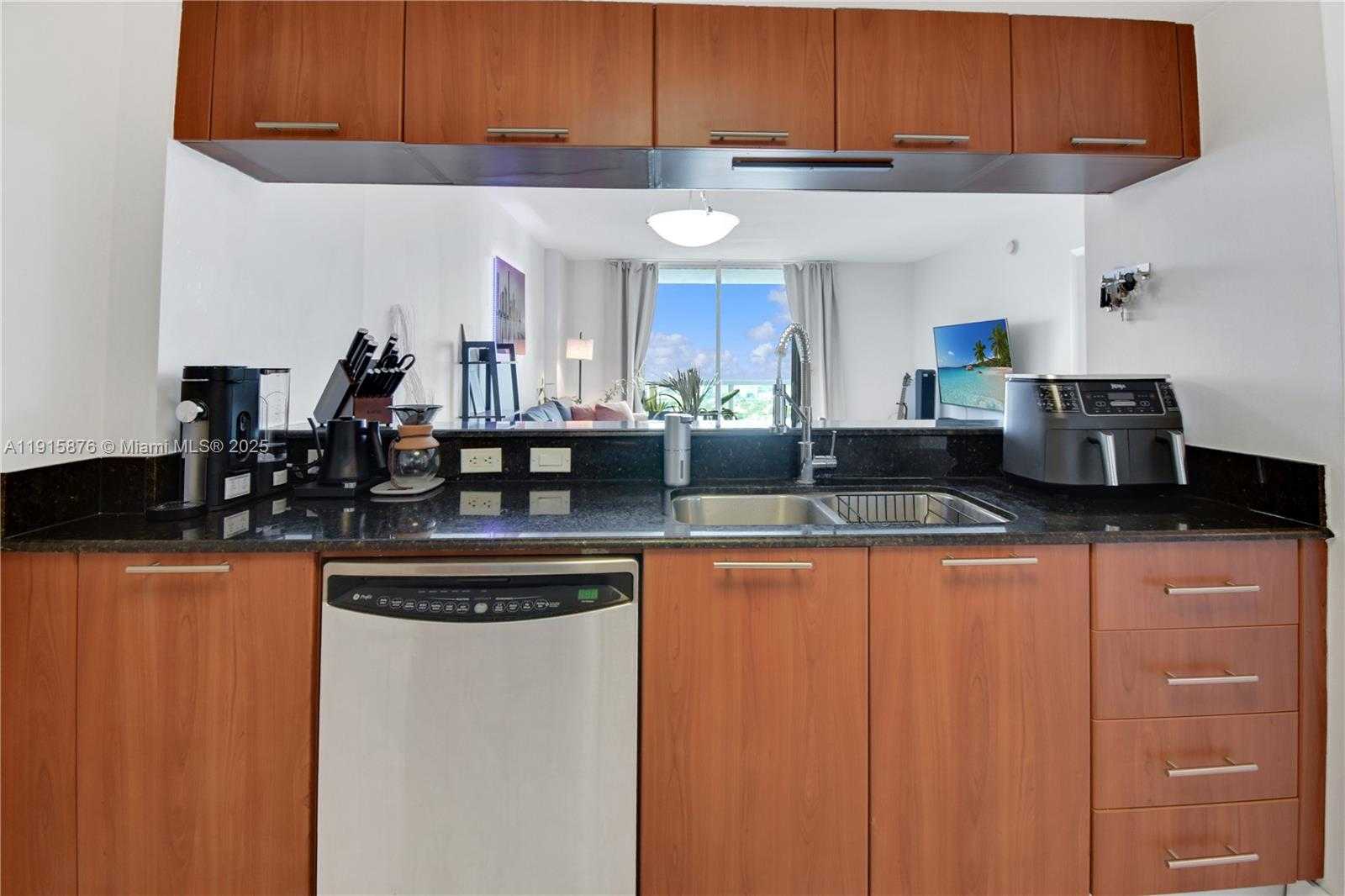 Small Image of 1800 NORTH BAYSHORE DR #4106, Miami Number 11