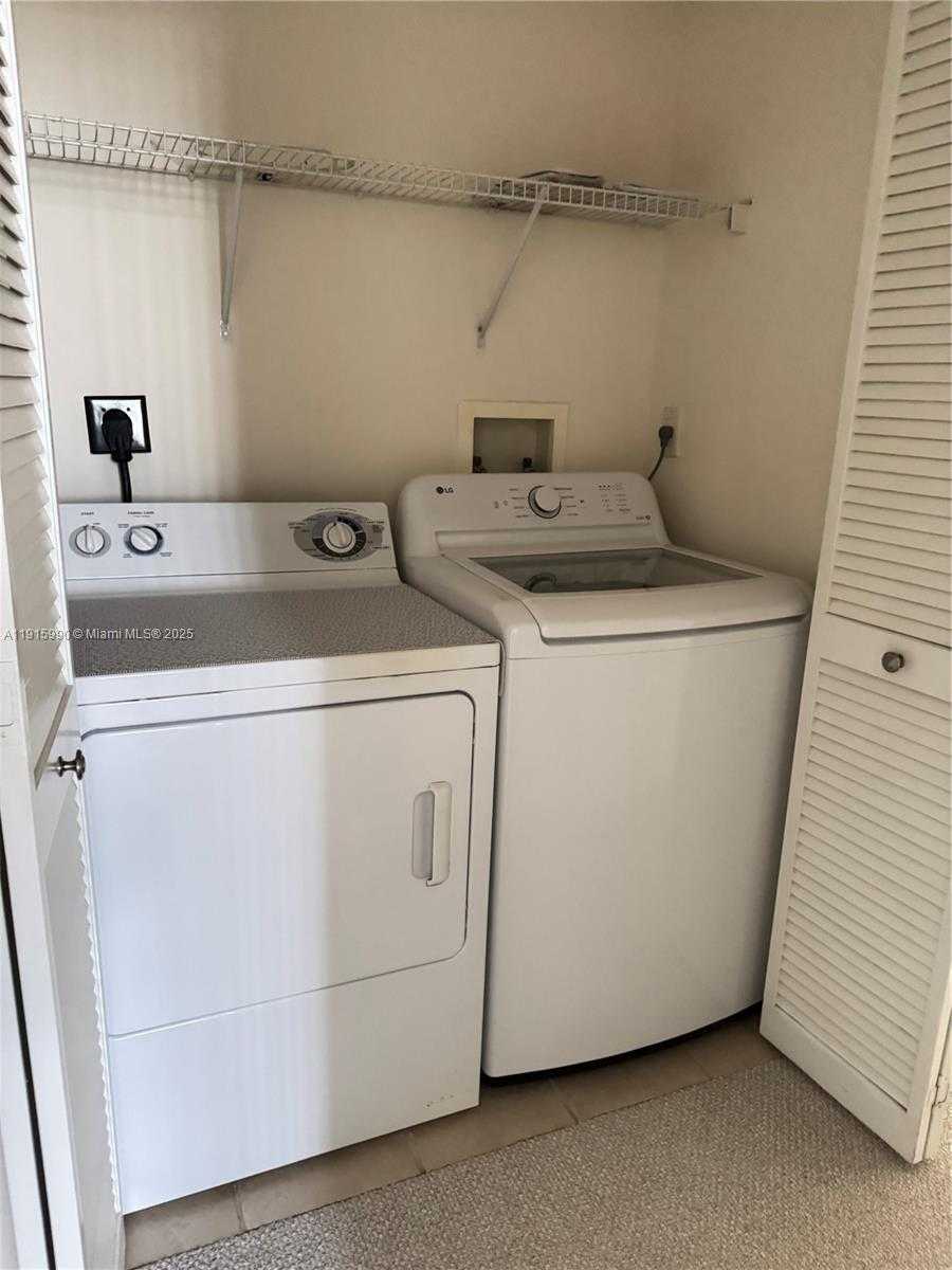 Small Image of 19501 WEST COUNTRY CLUB DR #PH-06, Aventura Number 13