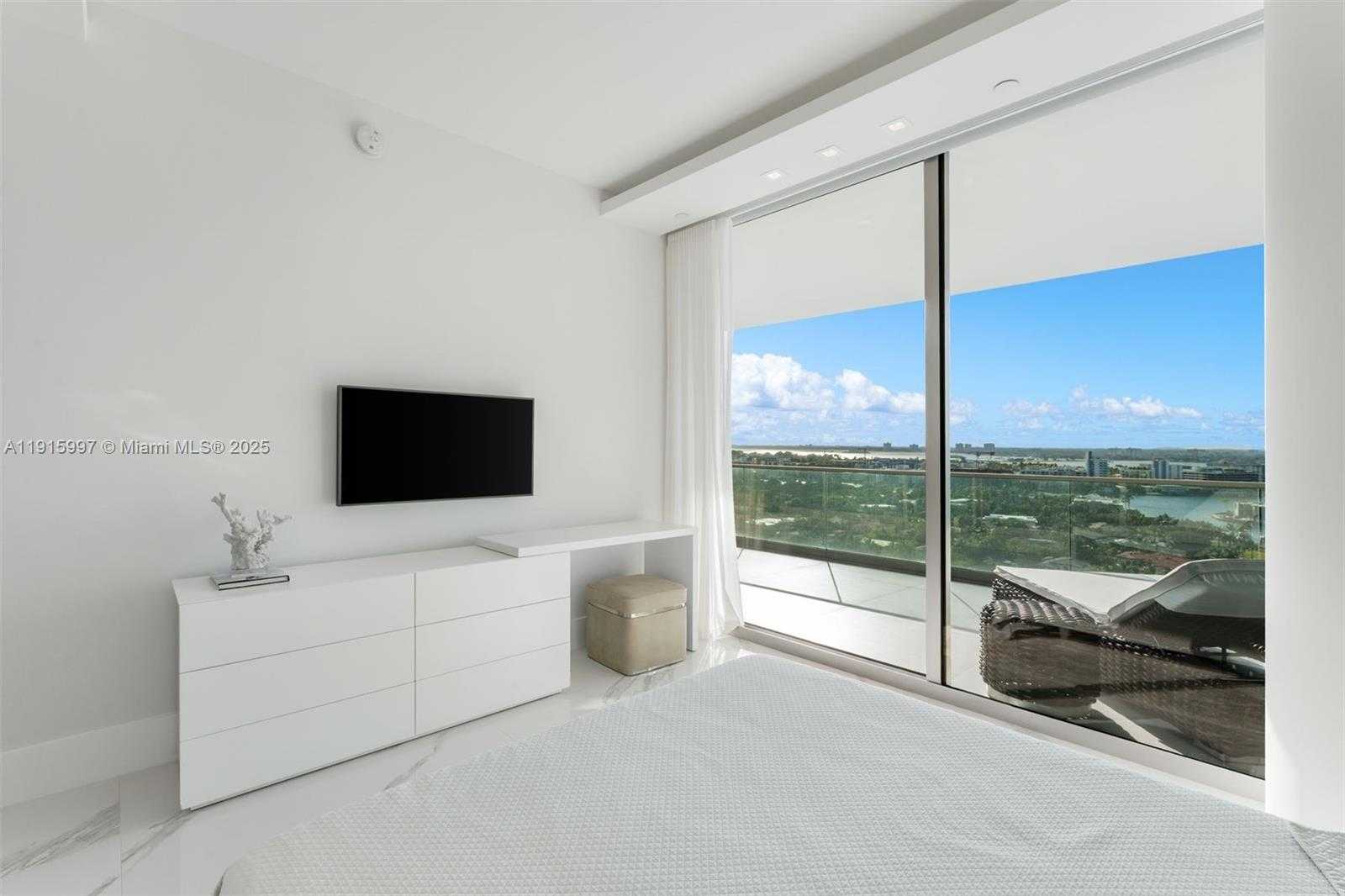 Small Image of 10201 COLLINS AVE #1803, Bal Harbour Number 38