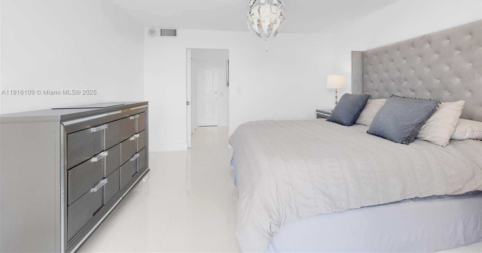 Small Image of 3701 NORTH COUNTRY CLUB DR #1805, Aventura Number 18