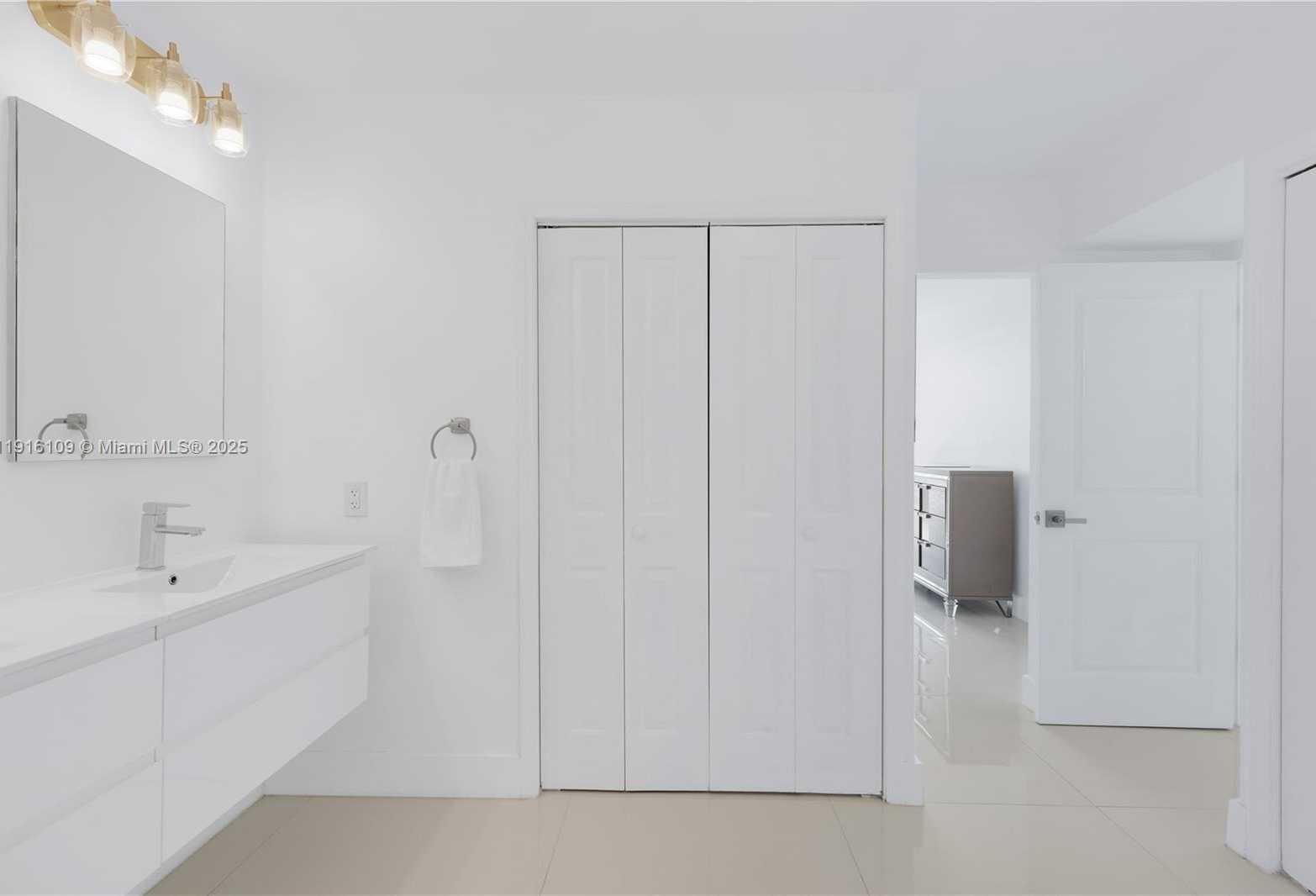 Small Image of 3701 NORTH COUNTRY CLUB DR #1805, Aventura Number 22