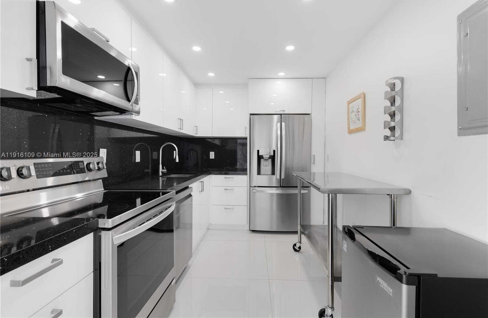 Small Image of 3701 NORTH COUNTRY CLUB DR #1805, Aventura Number 9