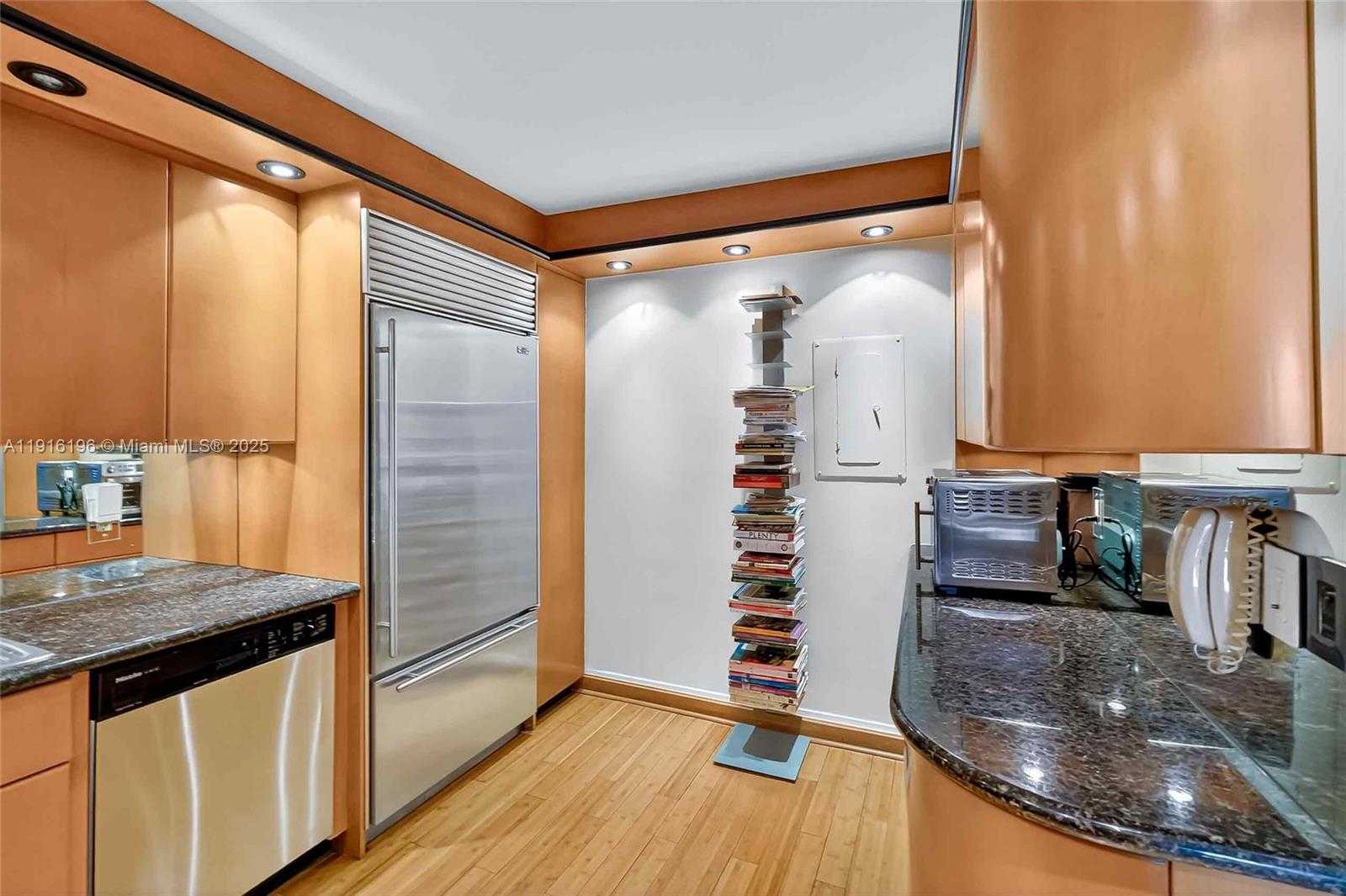 Small Image of 2 GROVE ISLE DR #B1804, Coconut Grove Number 17