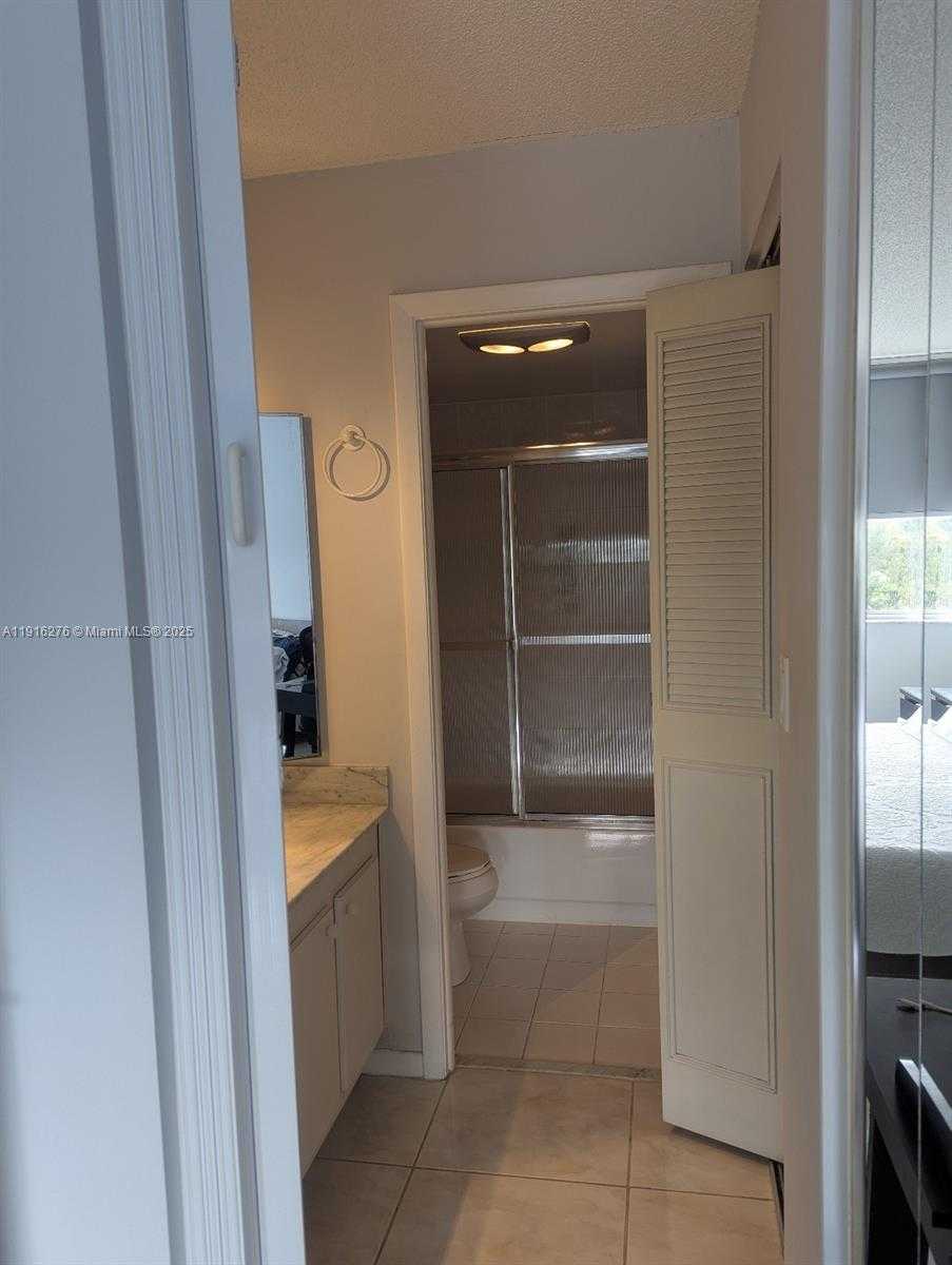 Small Image of 1300 NORTH EAST MIAMI GARDENS DR #613E, Miami Number 17